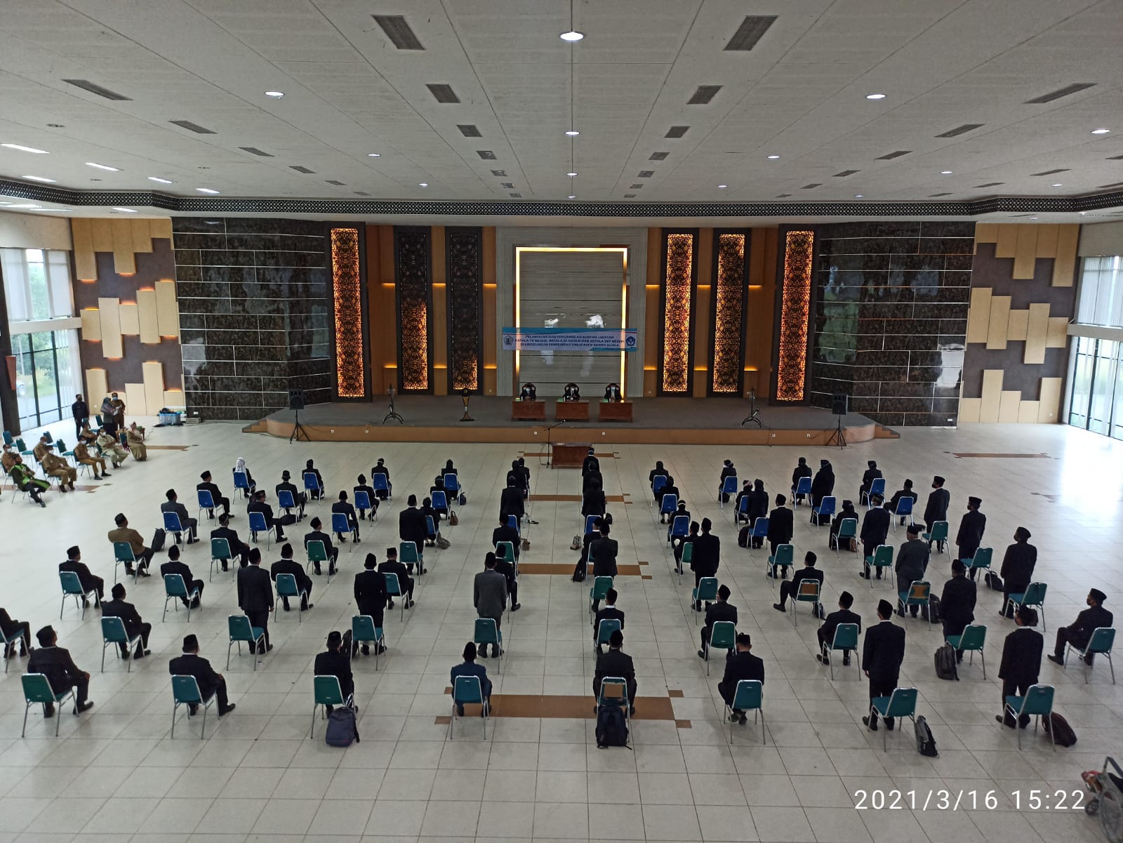 72 Kepala Sekolah dilantik dan diambil sumpahnya
