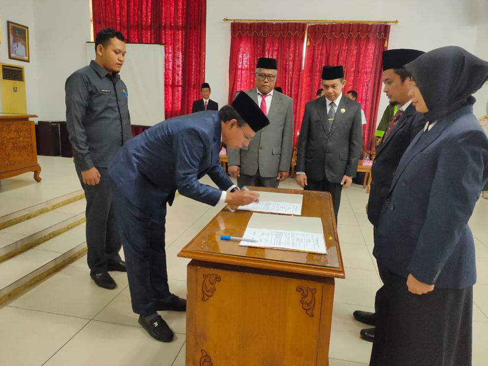 Penyerahan SK Pelantikan Pejabat Fungsional Tanggal 18 Desember 2019