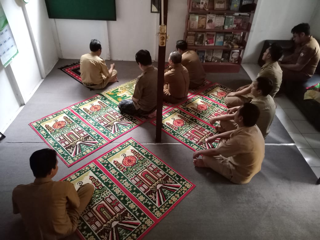 Sholat Berjamaah, Tingkatkan Imtak dan Pengamalan Pancasila