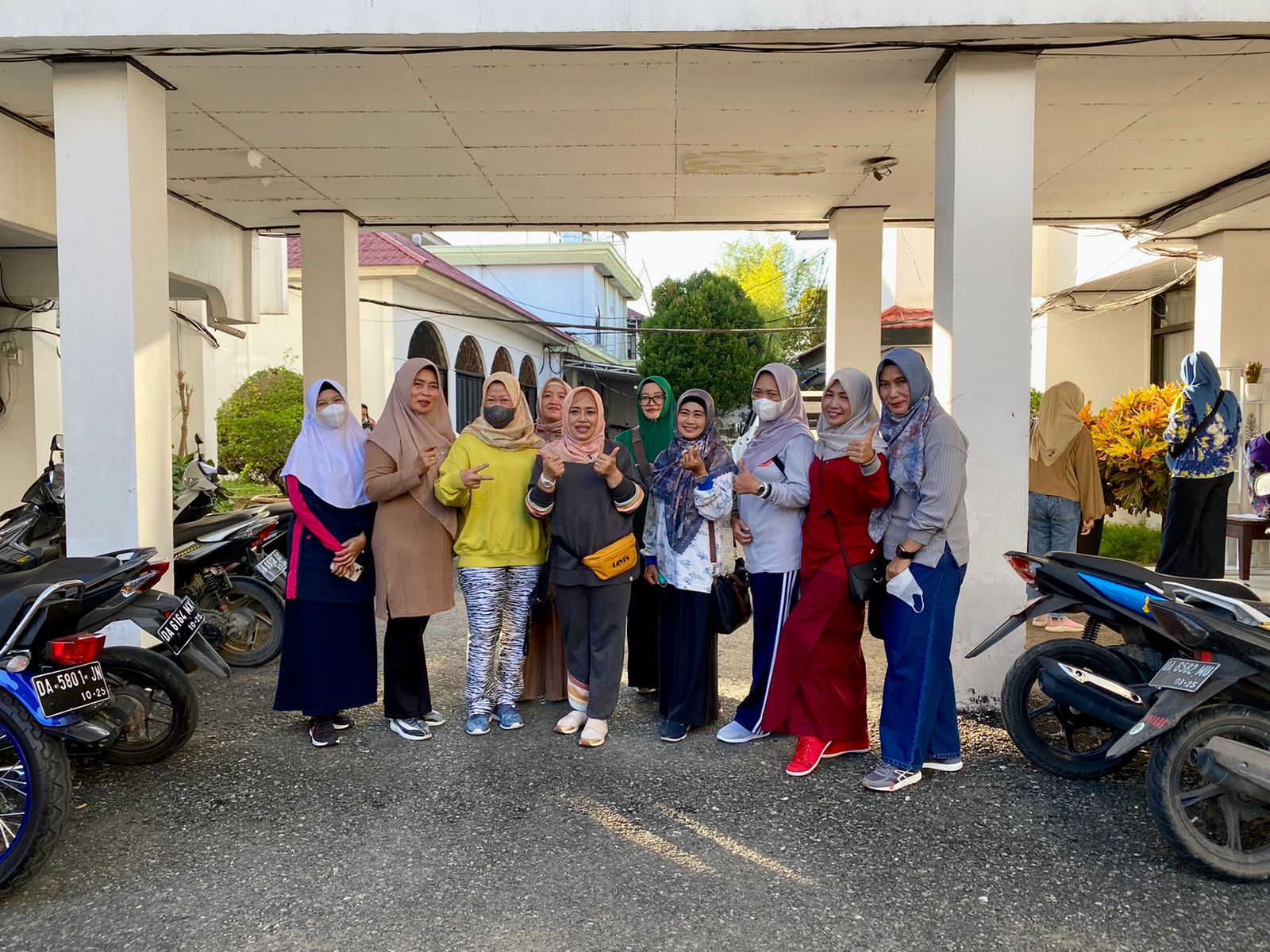 Senam rutin pagi Jum’at anggota Dharma Wanita Persatuan