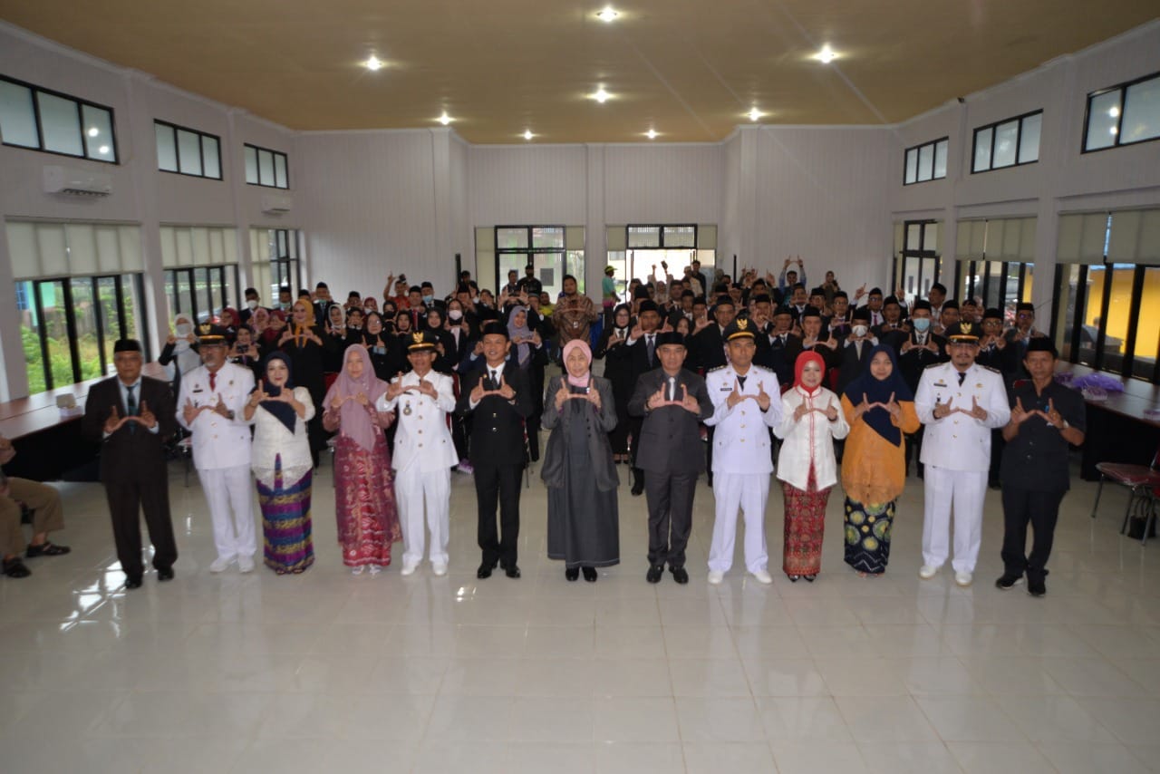 Bupati Lantik 64 Pejabat