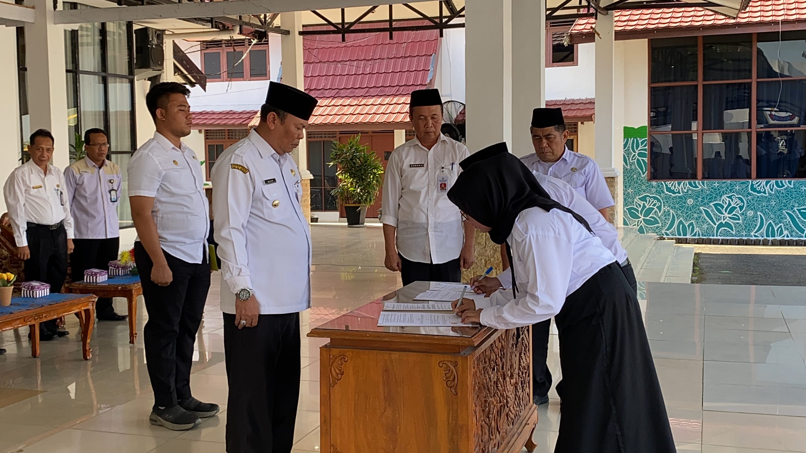 350 PPPK JF Guru dan 5 PPPK JF Teknis Terima SK