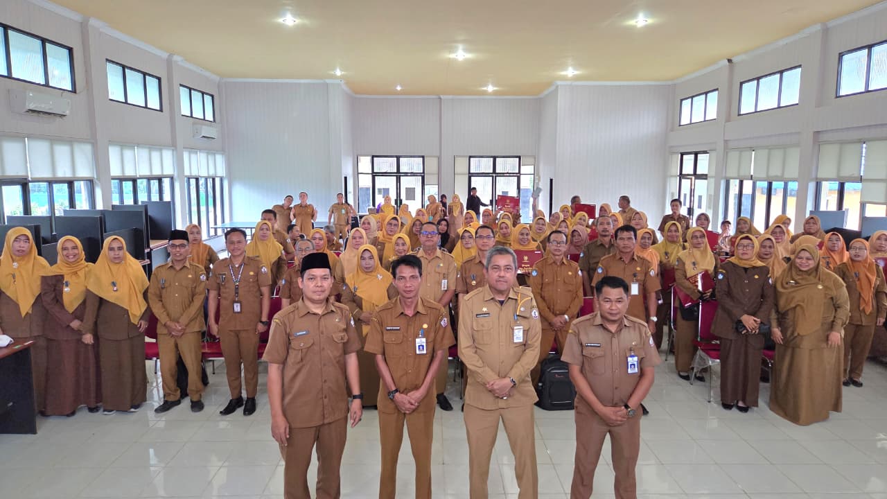 Penyerahan Penghargaan Satyalancana Karya Satya bagi 115 PNS Kabupaten Barito Kuala